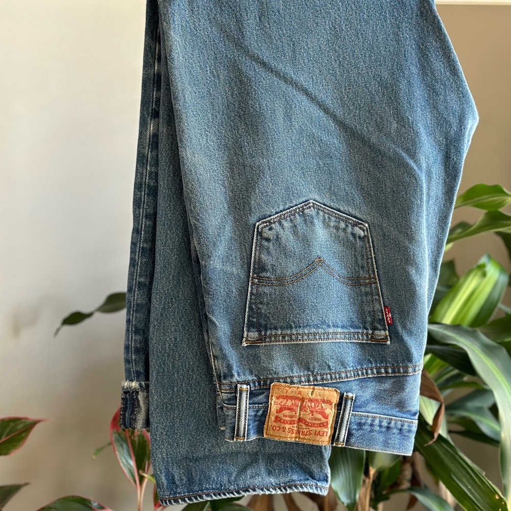 LEVIS 501s